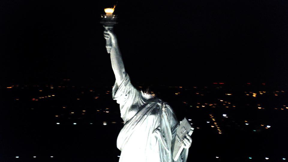 A rampaging monster destroys one of New York City's most famous landmarks in Cloverfield. (Photo: ©Paramount/courtesy Everett Collection)