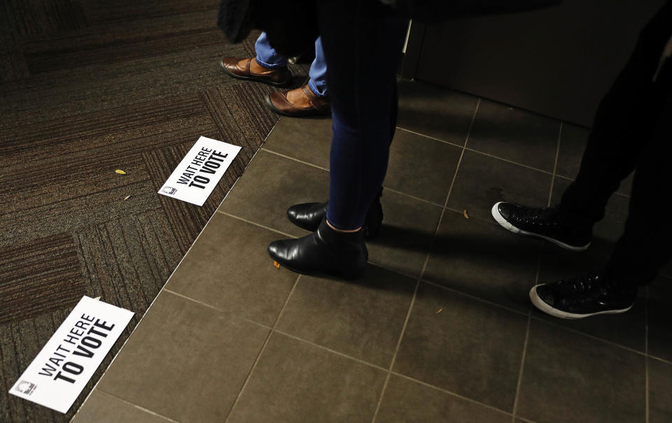 Voters wait in line to cast ballots on November 6, 2018.&nbsp;Federal law doesn&rsquo;t require employers to give their employees time off to vote, which leaves many Americans juggling voting with their jobs. (Photo: ASSOCIATED PRESS)