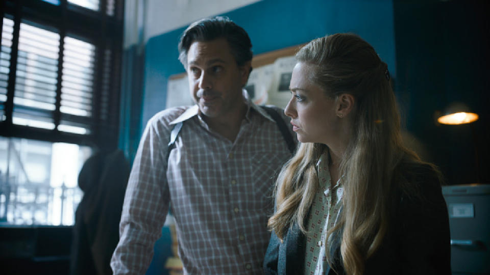 Thomas Sadoski and Amanda Seyfried in The Crowded Room.