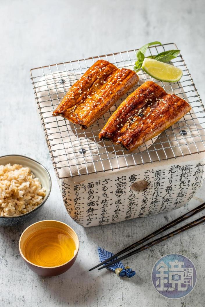 偶爾想吃豪華點，煮鍋白飯搭配「極品蒲燒鰻」，就能輕鬆開吃鰻魚飯。（320元／包）