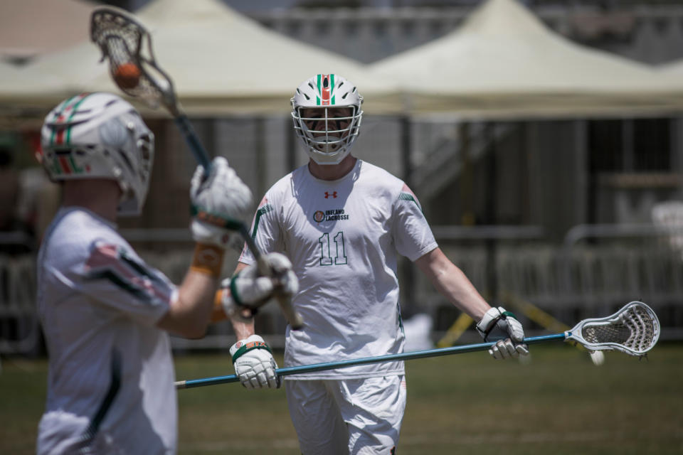 Jugadores irlandeses de lacrosse durante un entrenamiento