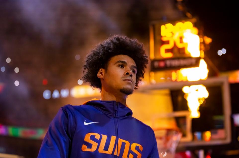 Cameron Johnson gets ready before a game