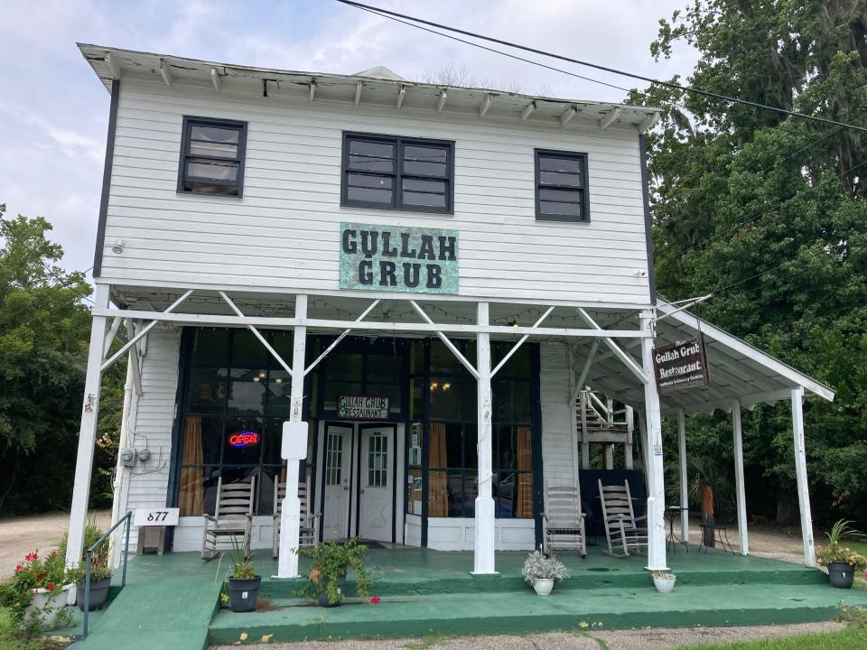 Gullah Grub, a proudly independent and locally owned eatery, serves traditional shrimp and chicken gumbos as well as BBQ pork ribs. The fried shark strip lunch is a popular item that often sells out early.