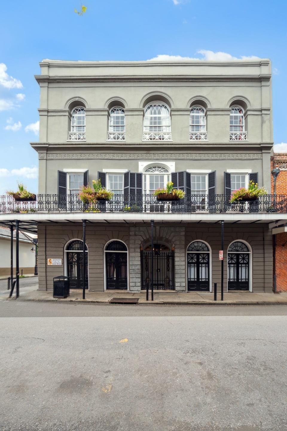 an exterior shot of the LaLaurie Mansion in New Orleans.