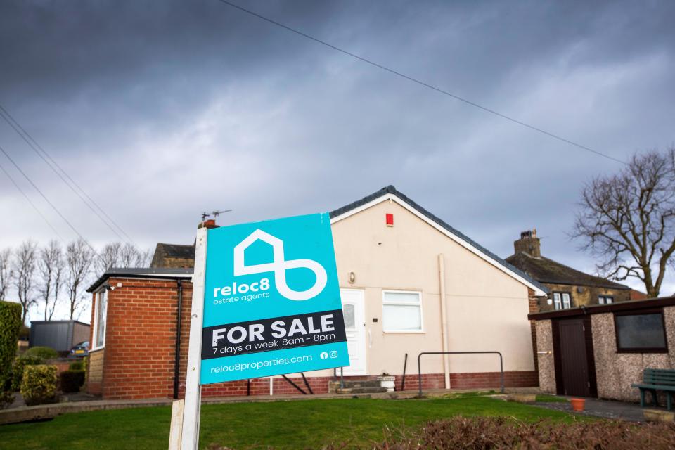 A house for sale in front of a bungalow in the village of Northowram, Halifax, West Yorkshire, UK   Credit: Windmill Images/Alamy Live News