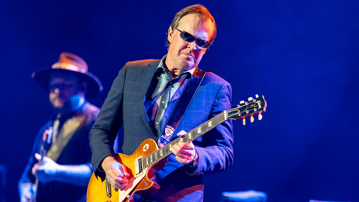  Joe Bonamassa plays a Gibson Les Paul Standard onstage at the Fox Theater, MI. 