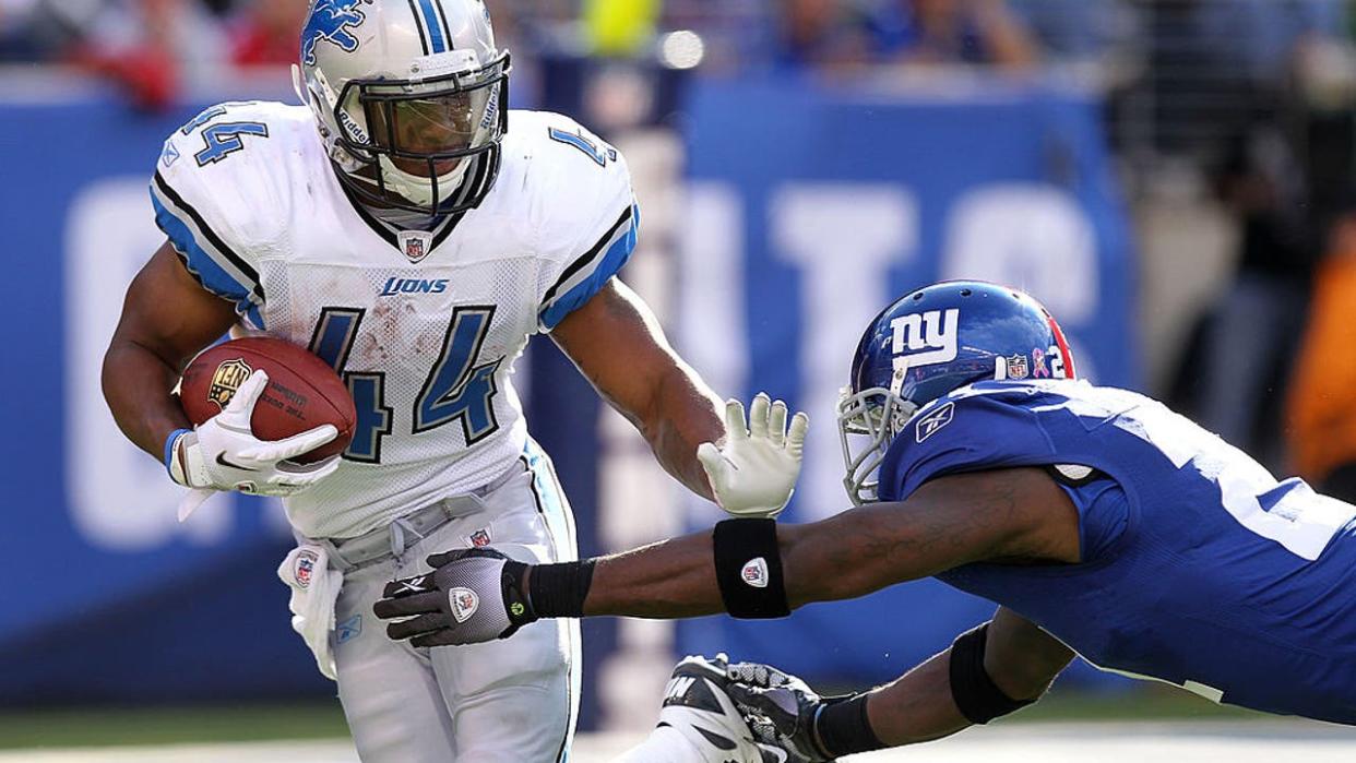 <div>EAST RUTHERFORD, NJ - OCTOBER 17: Jahvid Best #44 of the Detroit Lions rushes past the tackle of Kenny Phillips #21 of the New York Giants at New Meadowlands Stadium on October 17, 2010 in East Rutherford, New Jersey. (Photo by Nick Laham/Getty Images)</div>