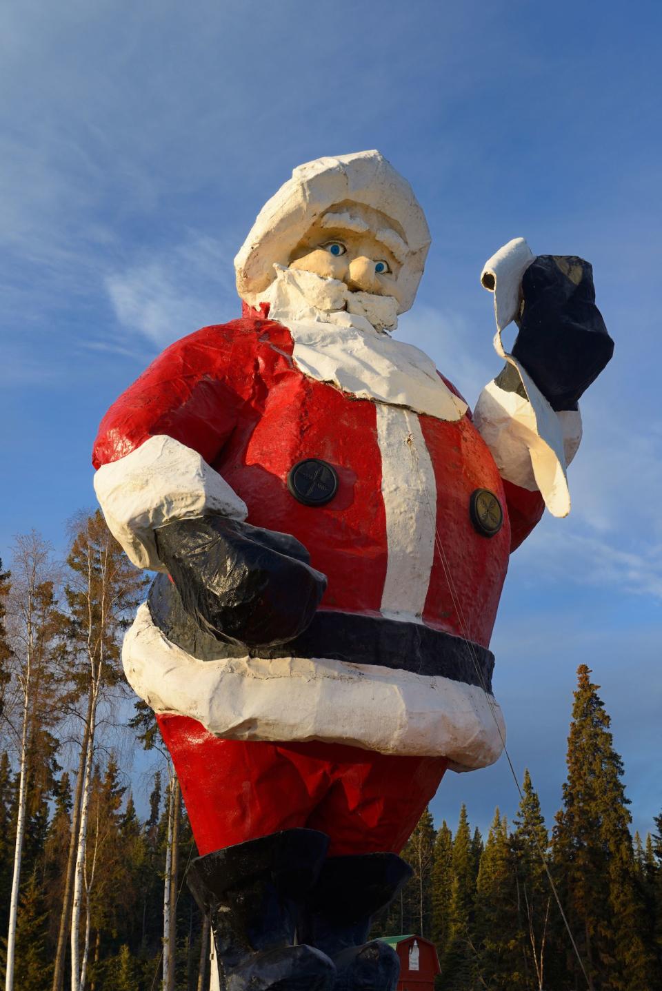 Giant Santa Claus (North Pole, Alaska)