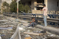 Le foto di Beirut devastata dalle deflagrazioni che hanno causato la morte di centinaia di persone (AP Photo/Hussein Malla)