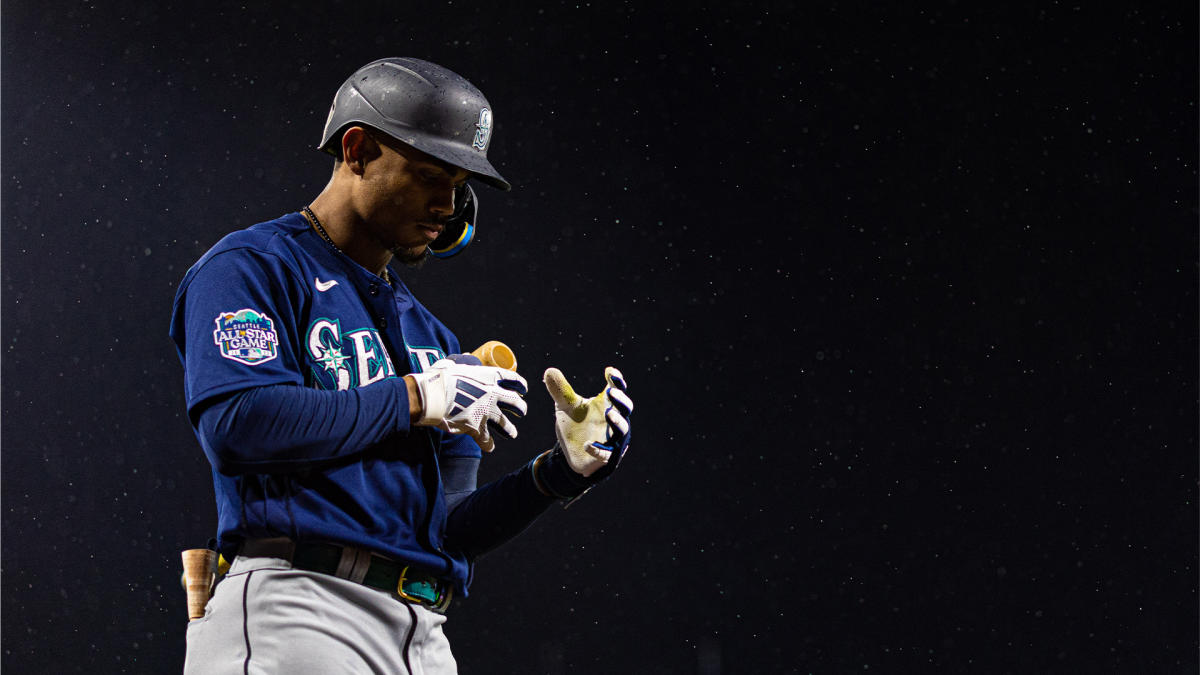 Mariners' Julio Rodriguez a late scratch vs. A's with continued back  soreness