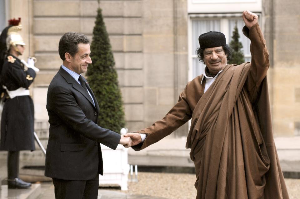 Eine zeitlang war Gaddafi ein gern gesehener Gast in Europa – insbesondere in Frankreich unter Sarkozy (Bild: AFP Photo/Eric Feferberg)