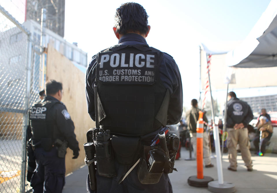 Agentes de ICE en la frontera. Foto de Newsweek