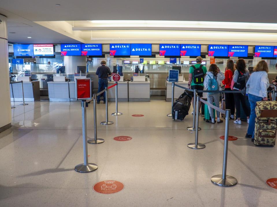 Flying Delta Air Lines During Pandemic Post-Middle Seat Block Ended 2021