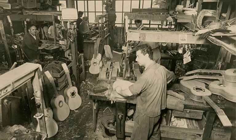 La trastienda de la fábrica de guitarras Antigua Casa Núñez
