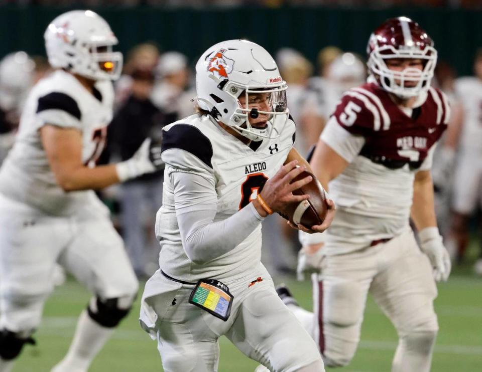 Aledo quarterback Hauss Hejny (8), the 2023 Fort Worth-area Offensive Player of the Year, looks for open teammates. Bob Booth/Special to the Star-Telegram