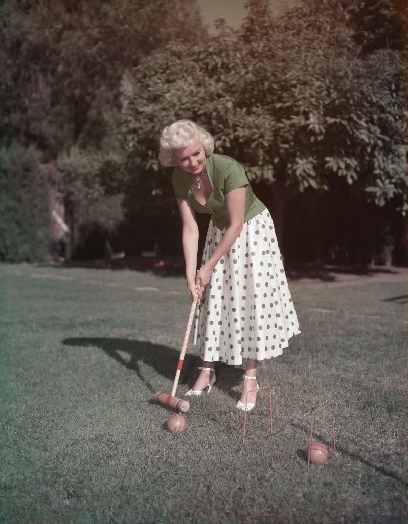 40 Vintage Photos of Celebrities Playing Sports