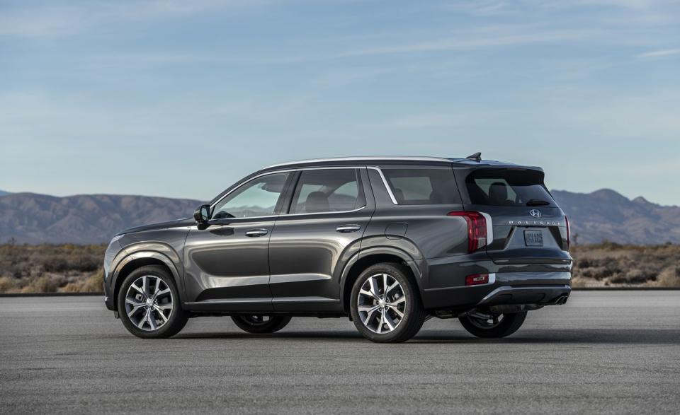 <p>Along with its bigger size and bigger engine, the Palisade also has a bigger presence on the road than the Santa Fe XL.</p>