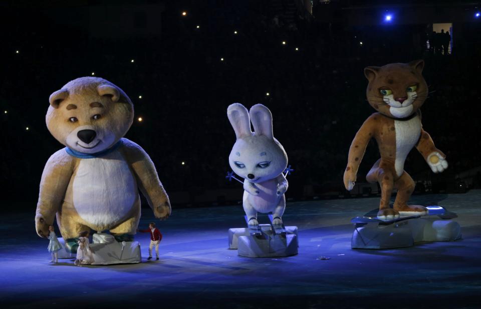 Performers play their part with Olympic mascots during the closing ceremony for the 2014 Sochi Winter Olympics February 23, 2014. REUTERS/Gary Hershorn (RUSSIA - Tags: OLYMPICS SPORT)