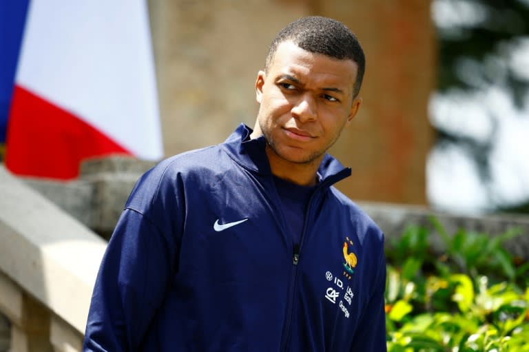 El delantero francés Kylian Mbappé durante la concentración de los 'Bleus' para la Eurocopa, en las instalaciones de Clairefontaine, en las afueras de París, el 3 de junio de 2024 (Sarah Meyssonnier)