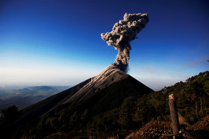 4.- Volcán de Fuego