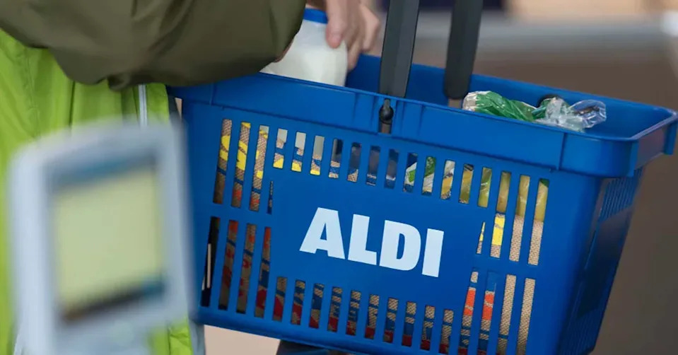 Aldi-Kundin überwältigt von guter Tat an der Kasse