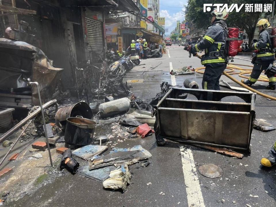 三重大智街一間麵店爆發火警。（圖／翻攝畫面）