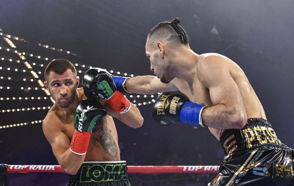 Vasiliy Lomachenko overwhelms José Pedraza late to unify lightweight titles