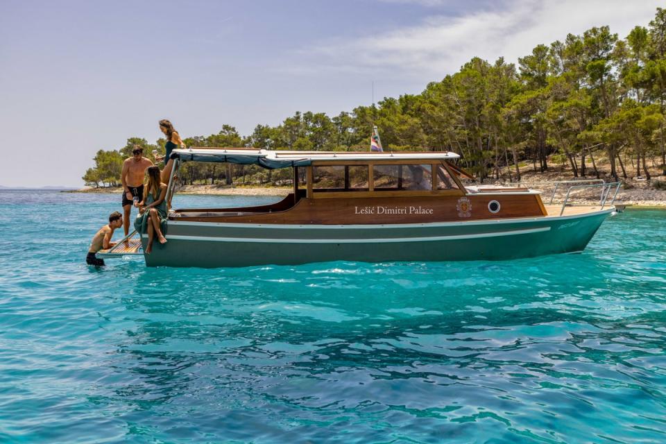 Lešić Dimitri Palace has its own boat for excursions (Lešić Dimitri Palace)