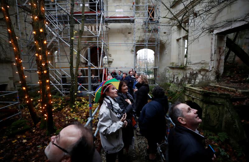 French "fairytale" Chateau with 25.000 owners from all over the world celebrates Christmas