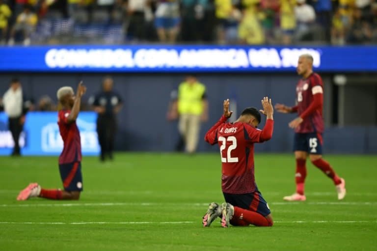 Los jugadores de Costa Rica celebran tras empatarle a Brasil el 24 de junio de 2024 en su debut en el Grupo D de la Copa América, en el Sofi Stadium de Inglewood, en Los Angeles (Patrick T. Fallon)