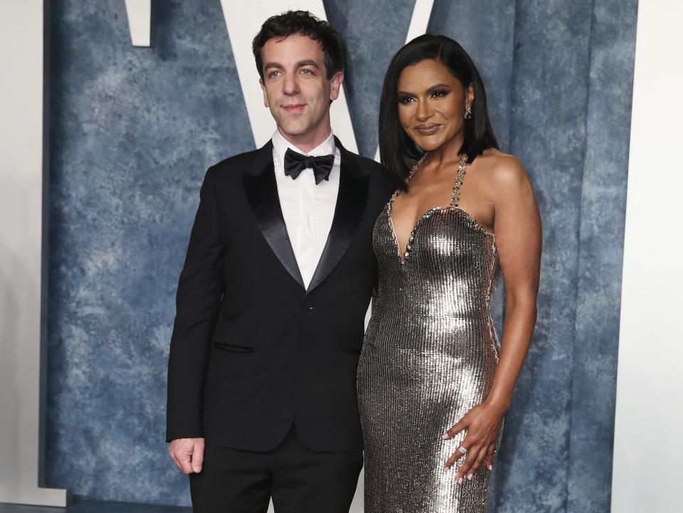 bj novak and mindy kaling at teh vanity fair oscars after party in 2023