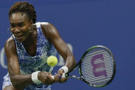 Venus Williams of the U.S. returns a shot to her sister and compatriot Serena Williams during their quarterfinals match at the U.S. Open Championships tennis tournament in New York, September 8, 2015. REUTERS/Shannon Stapleton