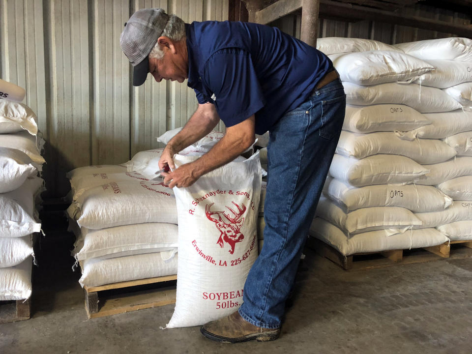 Soybean farmer Raymond Schexnayder Jr. closes a bag of soybeans from his farm outside Baton Rouge, in Erwinville, Louisiana, U.S., July 9,2018. Picture taken July 9, 2018. (Photo: REUTERS/Aleksandra Michalska)