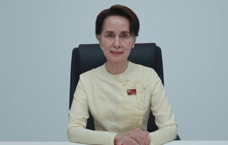 目前仍遭拘留的緬甸實質領袖翁山蘇姬在政變後終於露面，而翁山蘇姬代表律師也透露，軍政府再增列其一條罪名。（非當日照，翻攝NLD Chair臉書專頁）