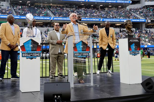 Dick Vermeil speaks during the Pro Football Hall of Fame Enshrinement  News Photo - Getty Images