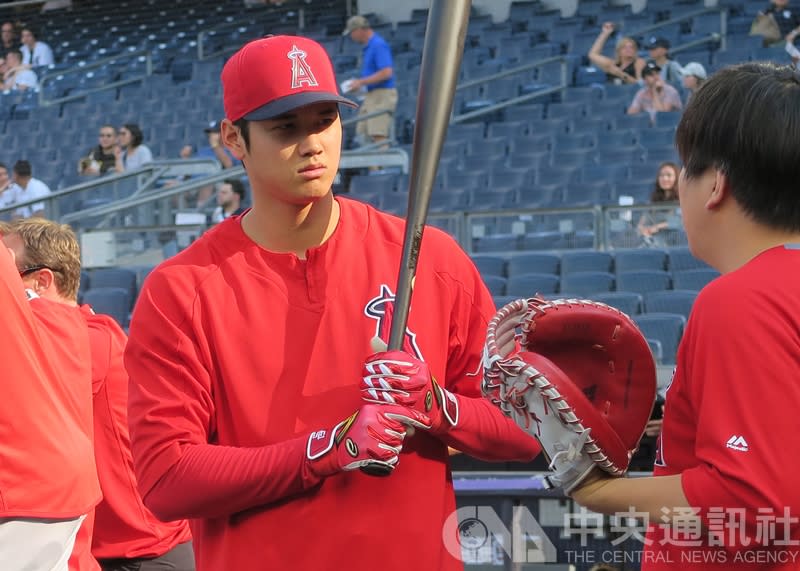 MLB天使的日籍球星大谷翔平27日表示，希望能維持投、打兼具的「二刀流」身分。（中央社／資料照片） 