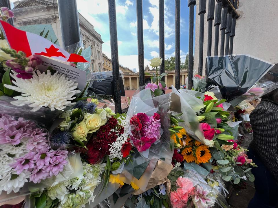 A Canadian flag was pinned to one of the bouquets.