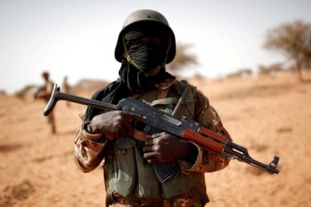 FILE PHOTO: A Malian soldier near Tin Hama, Mali, October 20, 2017.  REUTERS/Benoit Tessier