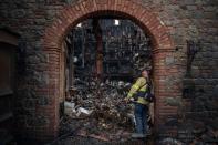 <p>Une annexe du vignoble Castello di Amorosa ravagé par l'incendie du Glass Fire, en Californie. </p>