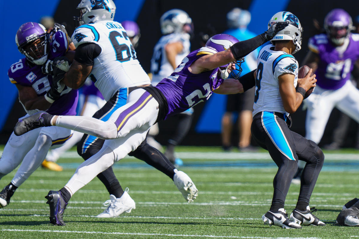 Justin Jefferson's 2 TDs help Vikings survive Panthers, pick up first win