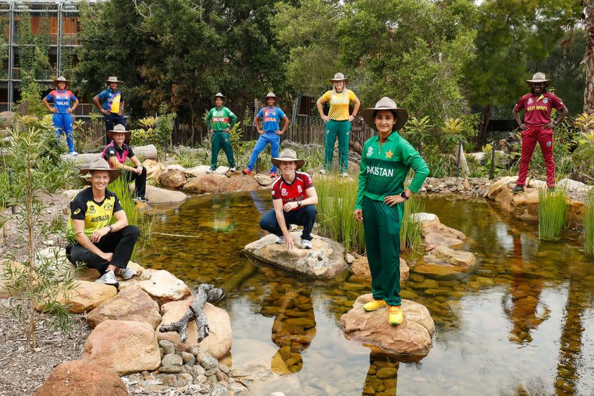 The ten captains look on at Taronga Zoo. Pic: ICC