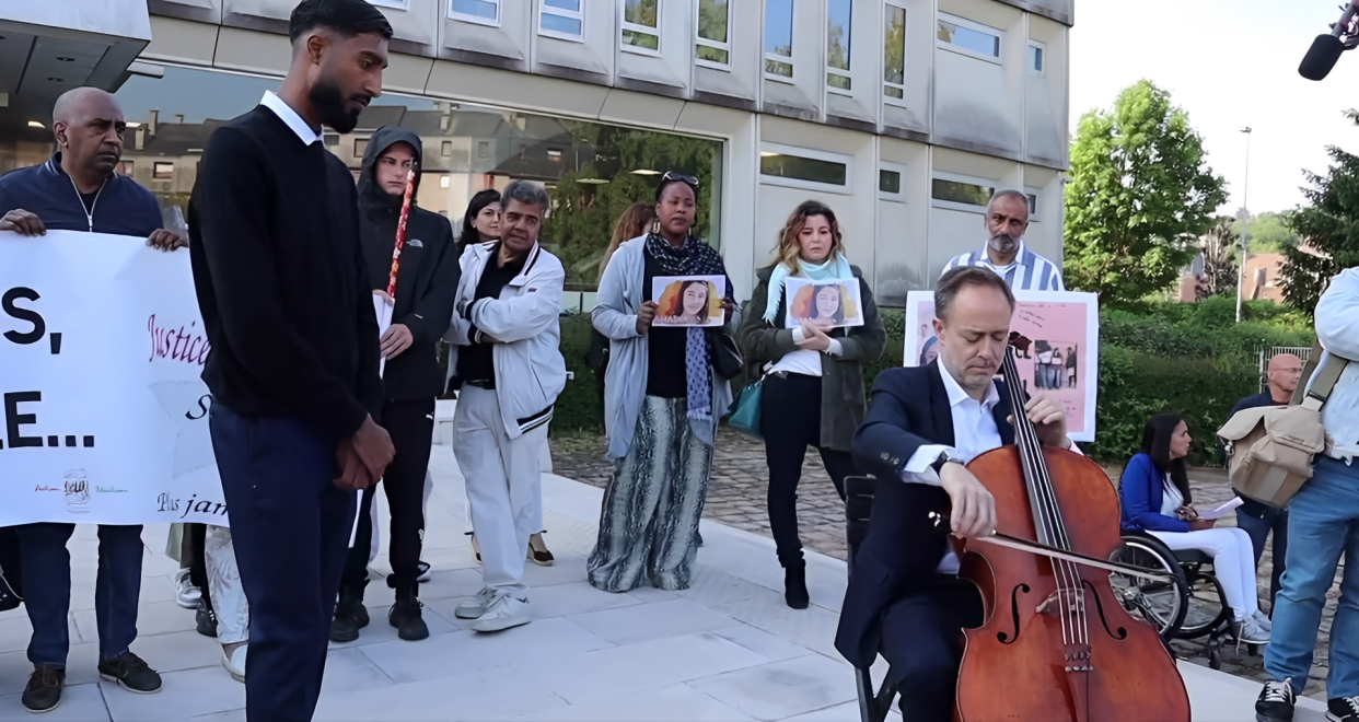 Le violoncelliste français Henri Demarquette est venu jouer quelques notes de musique avant l’ouverture du procès pour meurtre de Shaïna, tuée en 2019 dans l’Oise. 