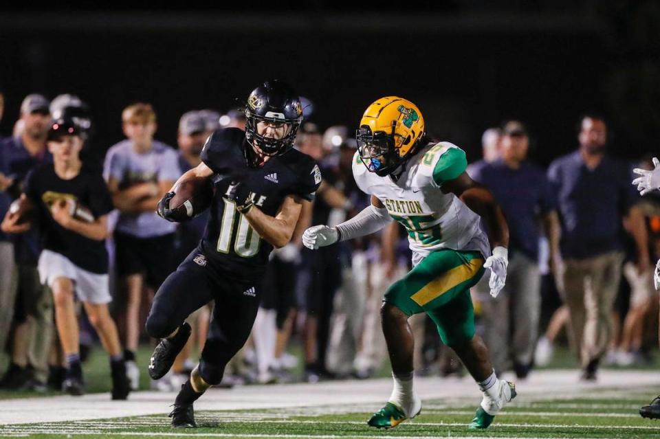 Boyle County’s Avery Bodner (10) runs the ball downfield past Bryan Station’s Jason Hocker (25) during a game in Danville.