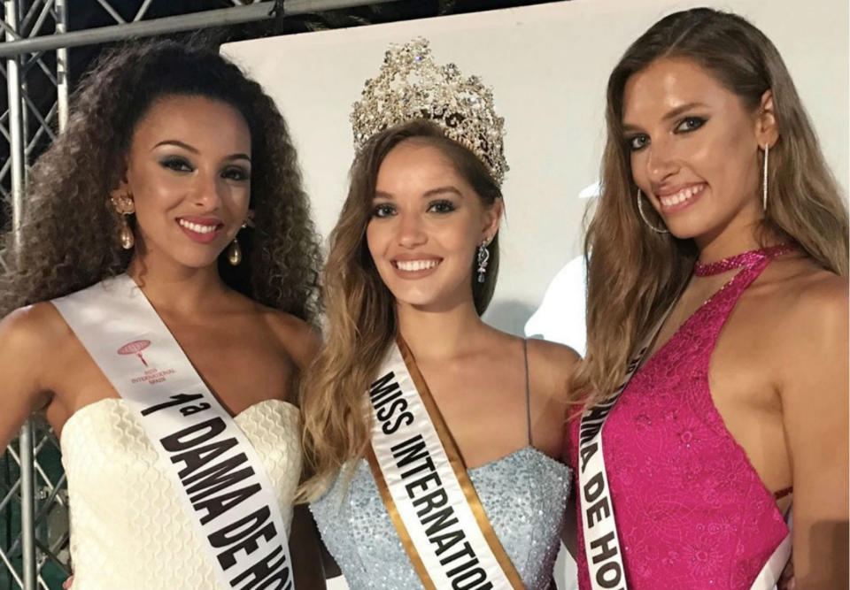 "A veces los sueños sí que se cumplen. Este fin de semana lo pude comprobar, aunque aún no me lo creo del todo", confesó Claudia Cruz en Instagram tras ser coronada Miss Internacional España 2019 vestida de Tania Presa. (Foto: Instagram / <a href="https://www.instagram.com/p/B2aGtjVBAJV/" rel="nofollow noopener" target="_blank" data-ylk="slk:@nuestrabellezaespana;elm:context_link;itc:0;sec:content-canvas" class="link ">@nuestrabellezaespana</a>)