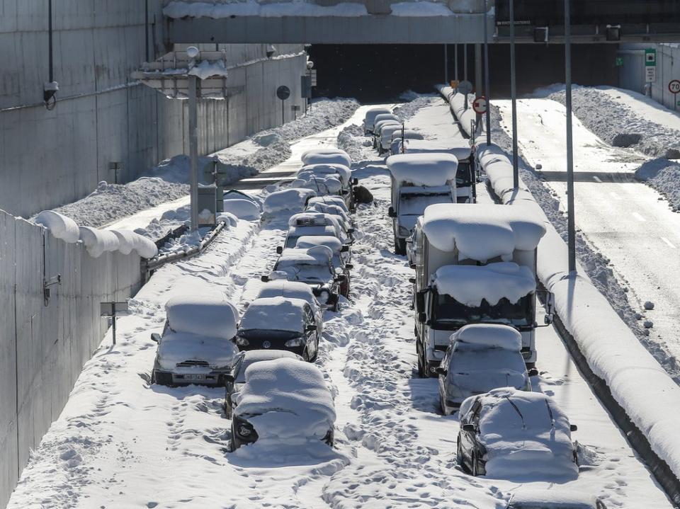 Cars are abandoned after being immobilised at Attiki Odos on the Athens main ring road (Eurokinissi/AFP via Getty Images)