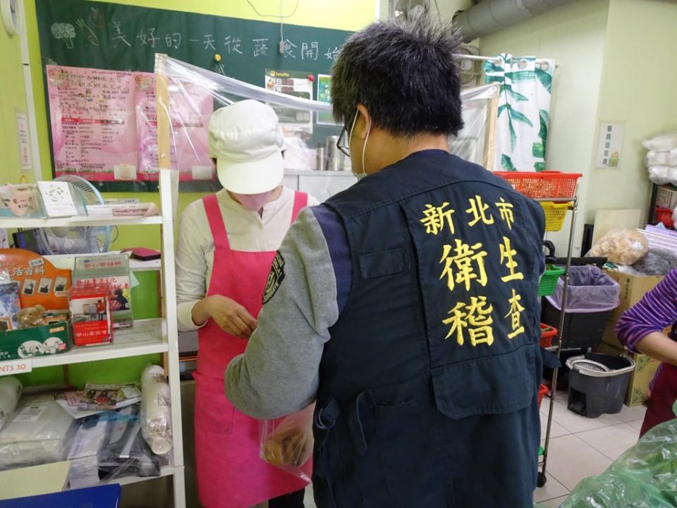 《圖說》衛生局抽驗豆類食品。〈衛生局提供〉