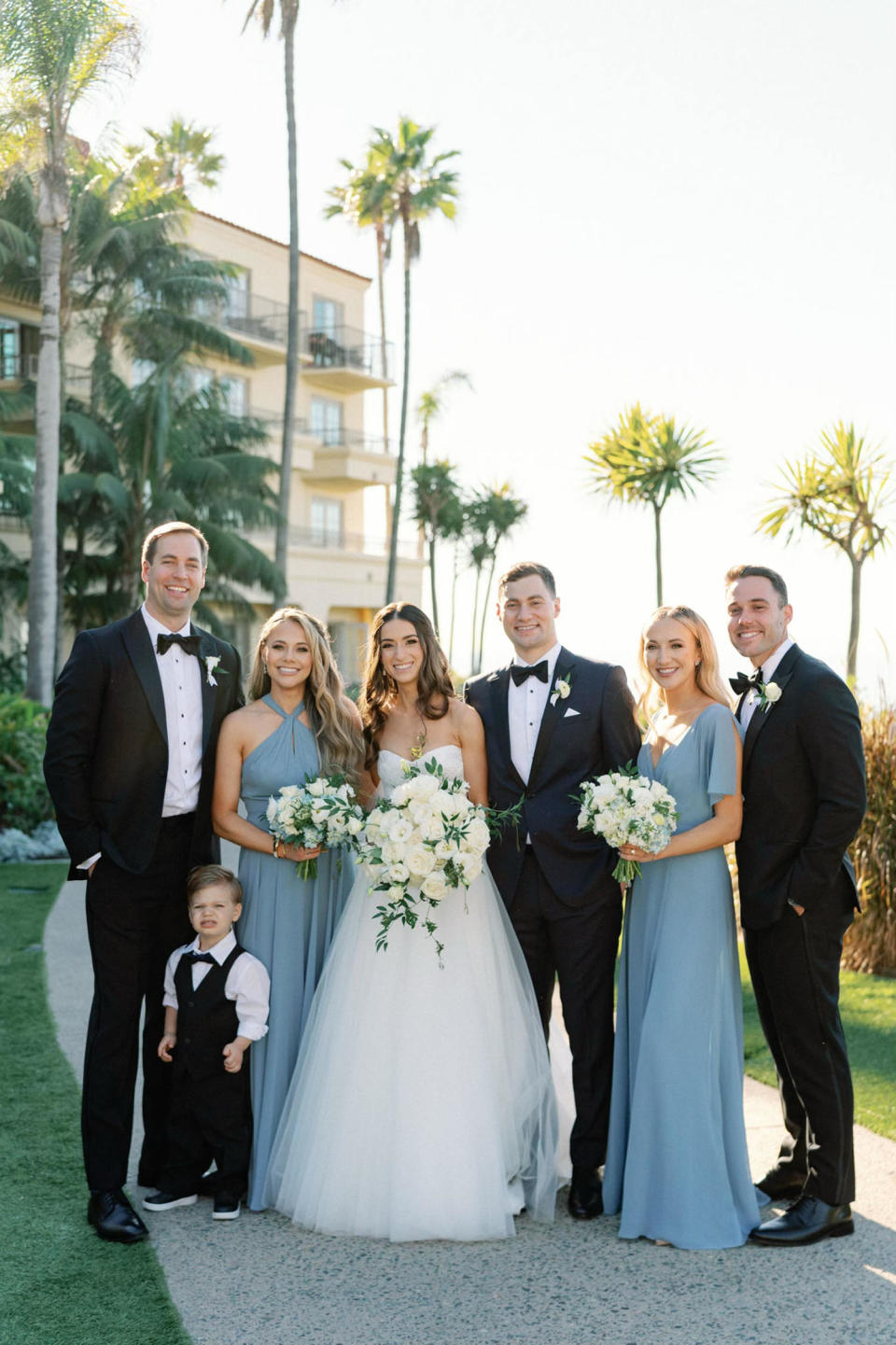 Brother dances with 2 sisters at wedding after mom died (Courtesy Kristina Adams)