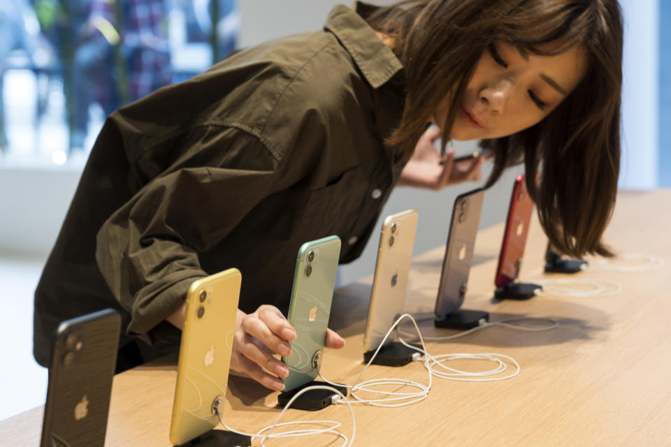 TOKYO, JAPAN - SEPTEMBER 20: Apple Inc.'s iPhone11 Pro and iPhone 11 Pro Max smartphones are displayed in the Apple Marunouchi store on September 20, 2019 in Tokyo, Japan. Apple launched the latest iPhone 11 models featuring a dual-camera system today.  (Photo by Tomohiro Ohsumi/Getty Images)