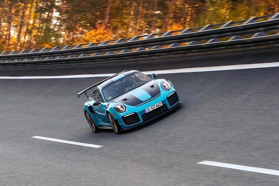 599715__911_gt2_rs_2018_porsche_ag_1.jpg