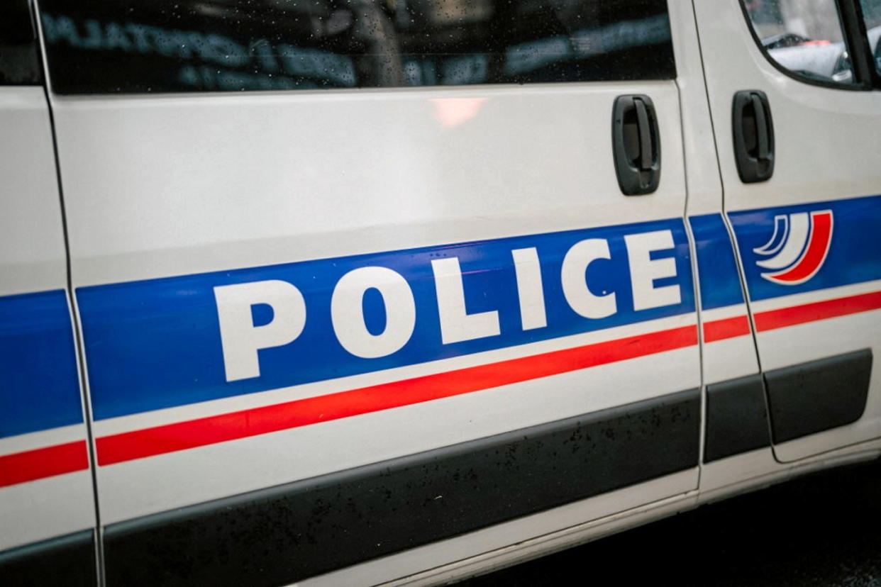 La police judiciaire a été saisie de ces faits, qui se sont produits peu avant 23 heures, samedi, dans le 16e arrondissement de la deuxième ville de France, l'un des plus paupérisés. Une enquête pour assassinats et tentatives d'assassinat en bande organisée et association de malfaiteurs a été ouverte.  - Credit:XOSE BOUZAS / Hans Lucas / Hans Lucas via AFP